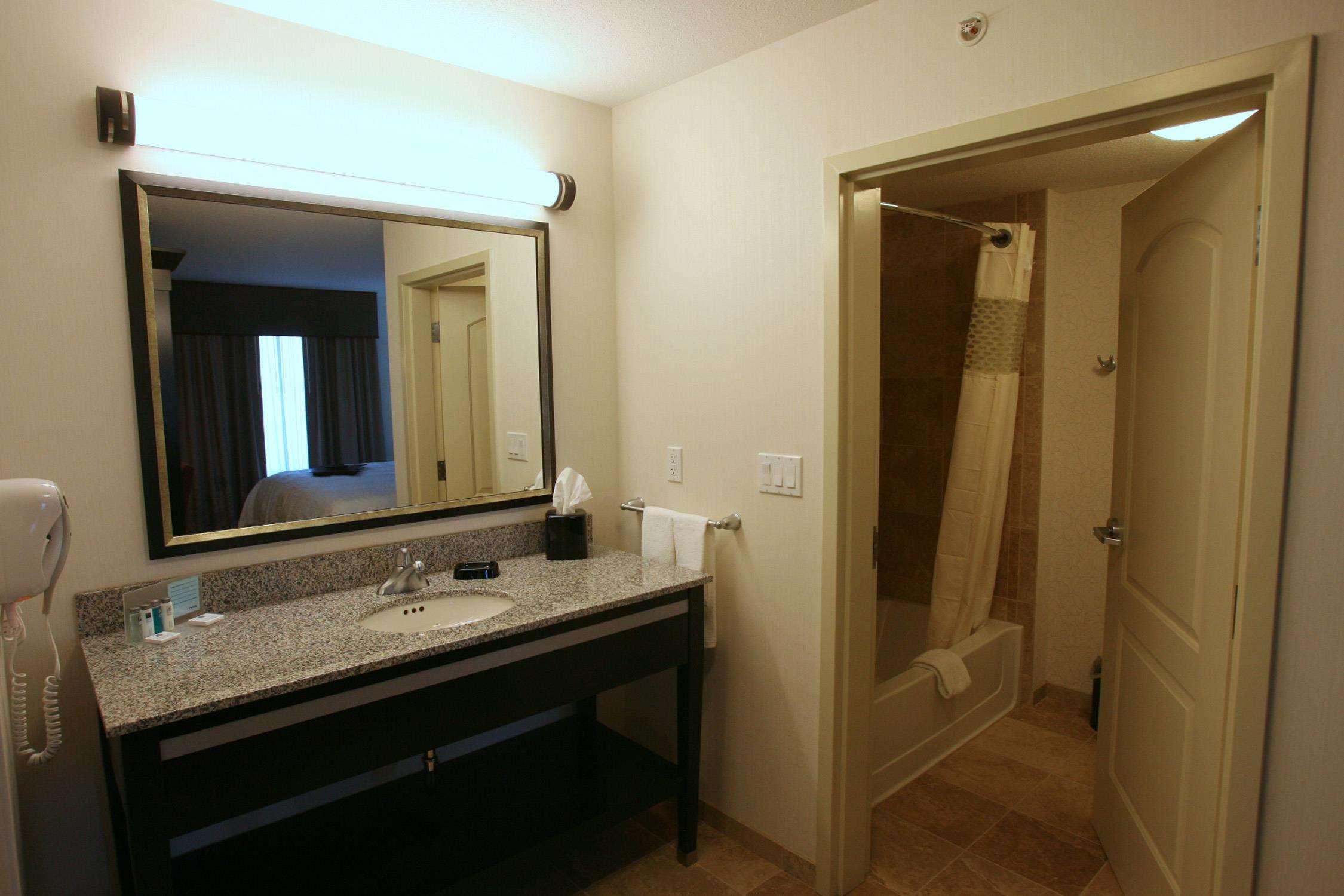 Hampton Inn & Suites Red Deer Penhold Szoba fotó