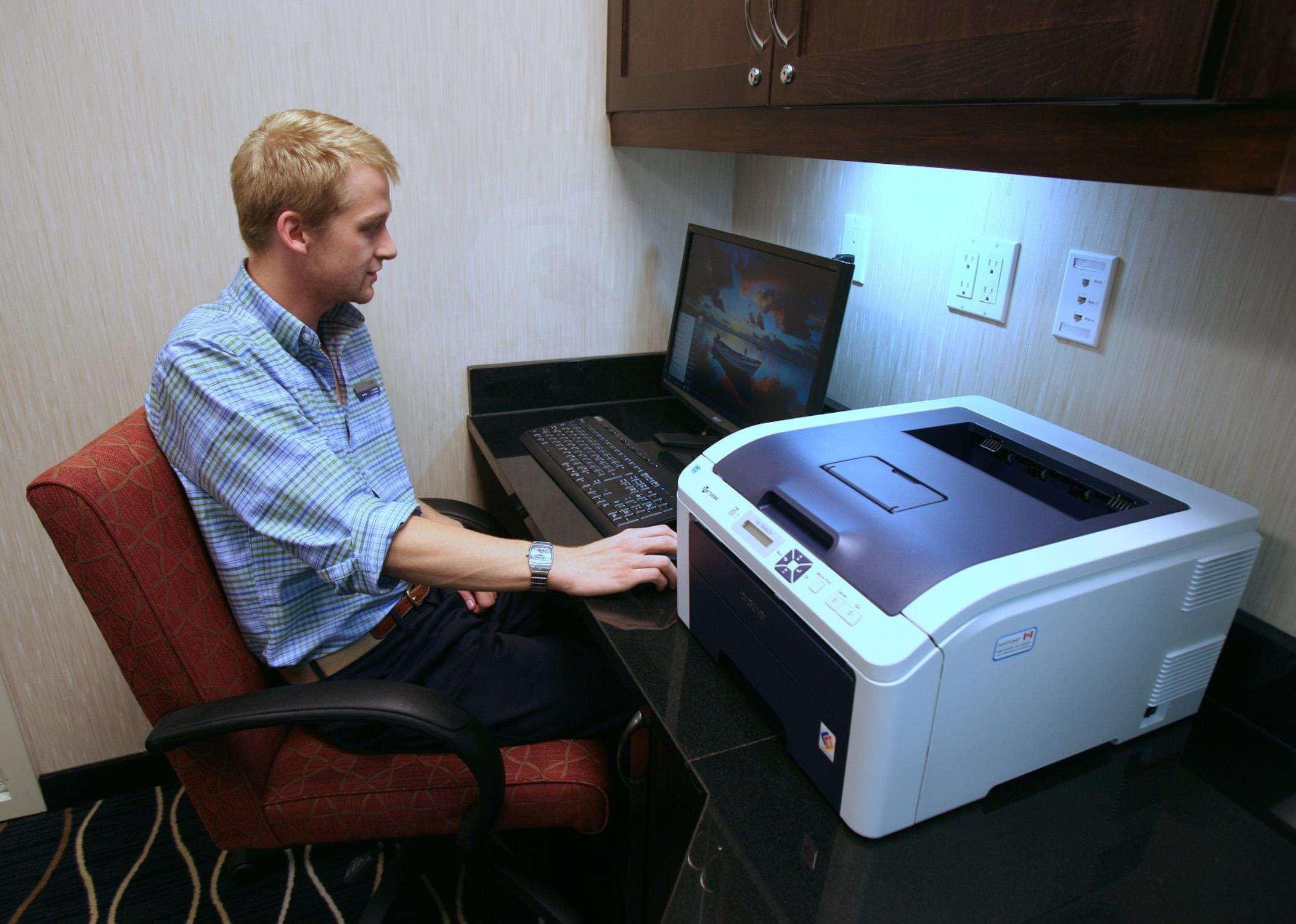 Hampton Inn & Suites Red Deer Penhold Létesítmények fotó