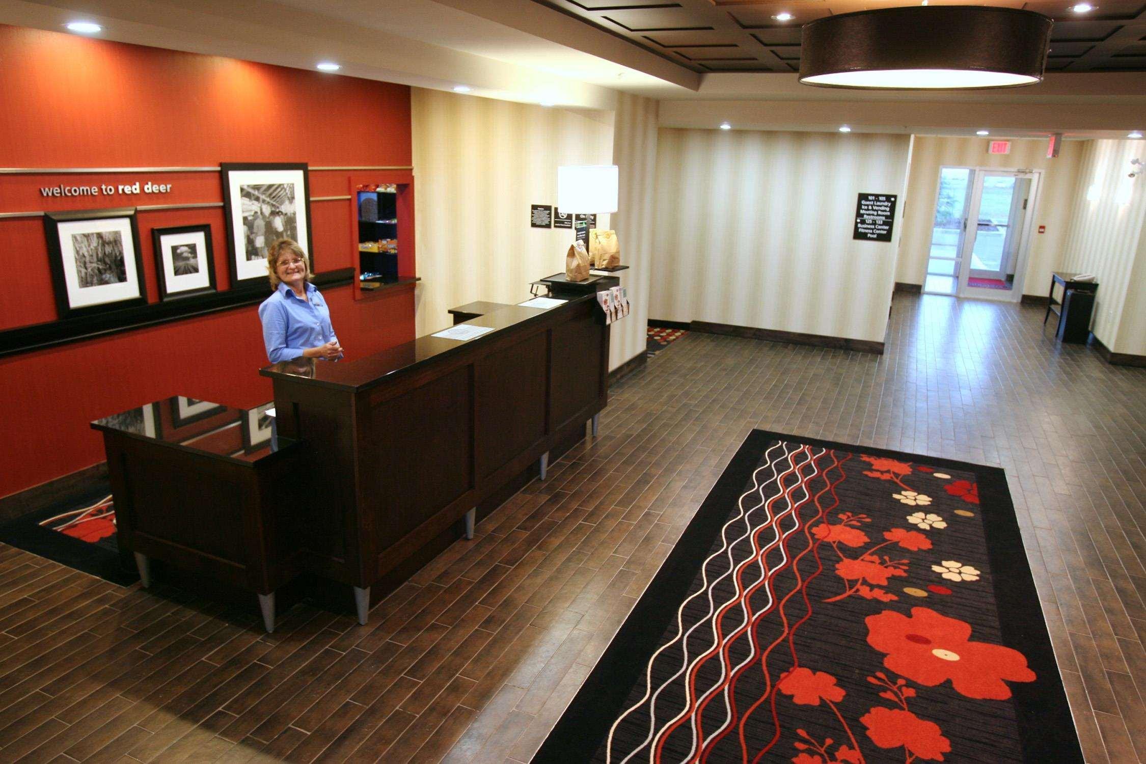 Hampton Inn & Suites Red Deer Penhold Beltér fotó