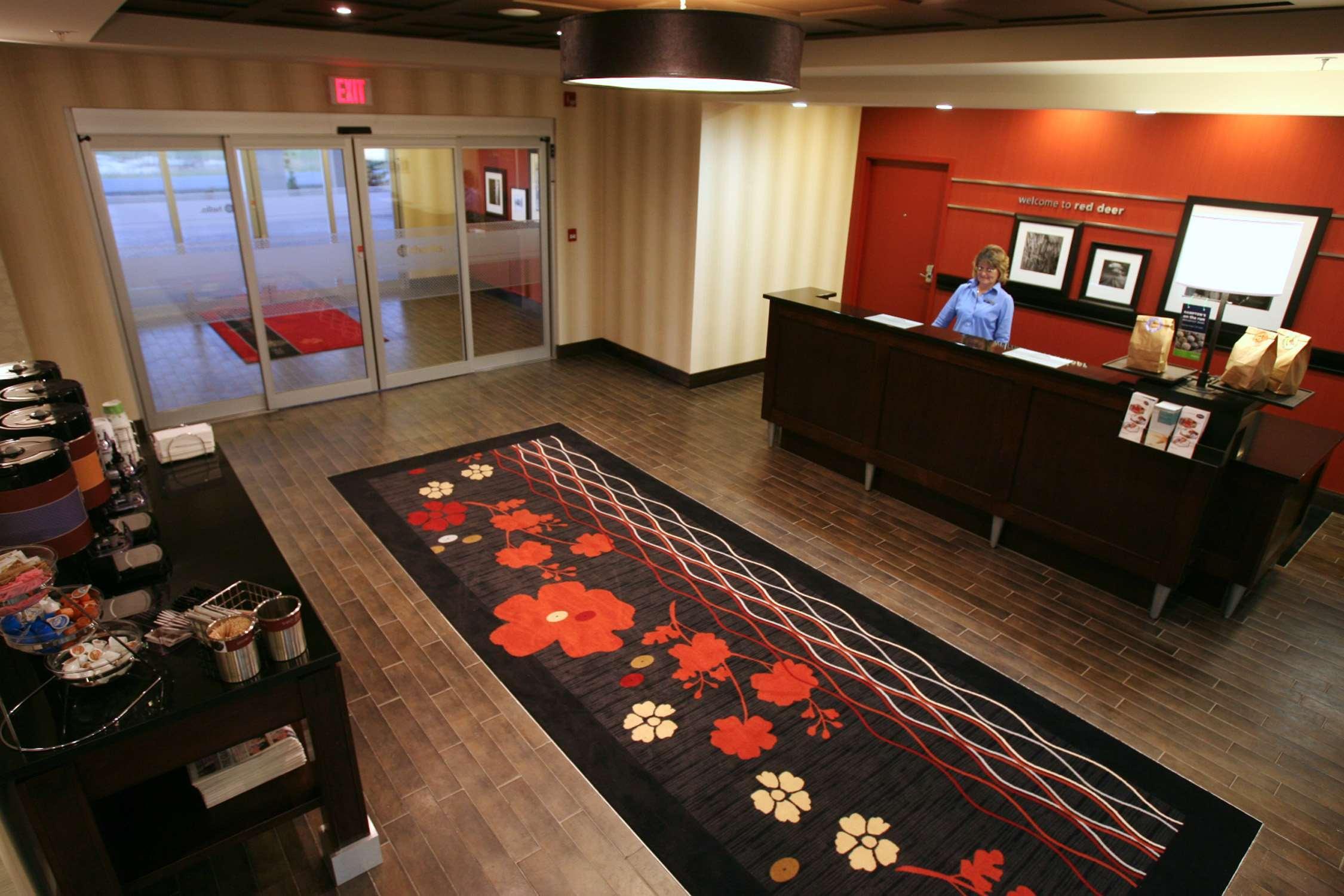 Hampton Inn & Suites Red Deer Penhold Beltér fotó