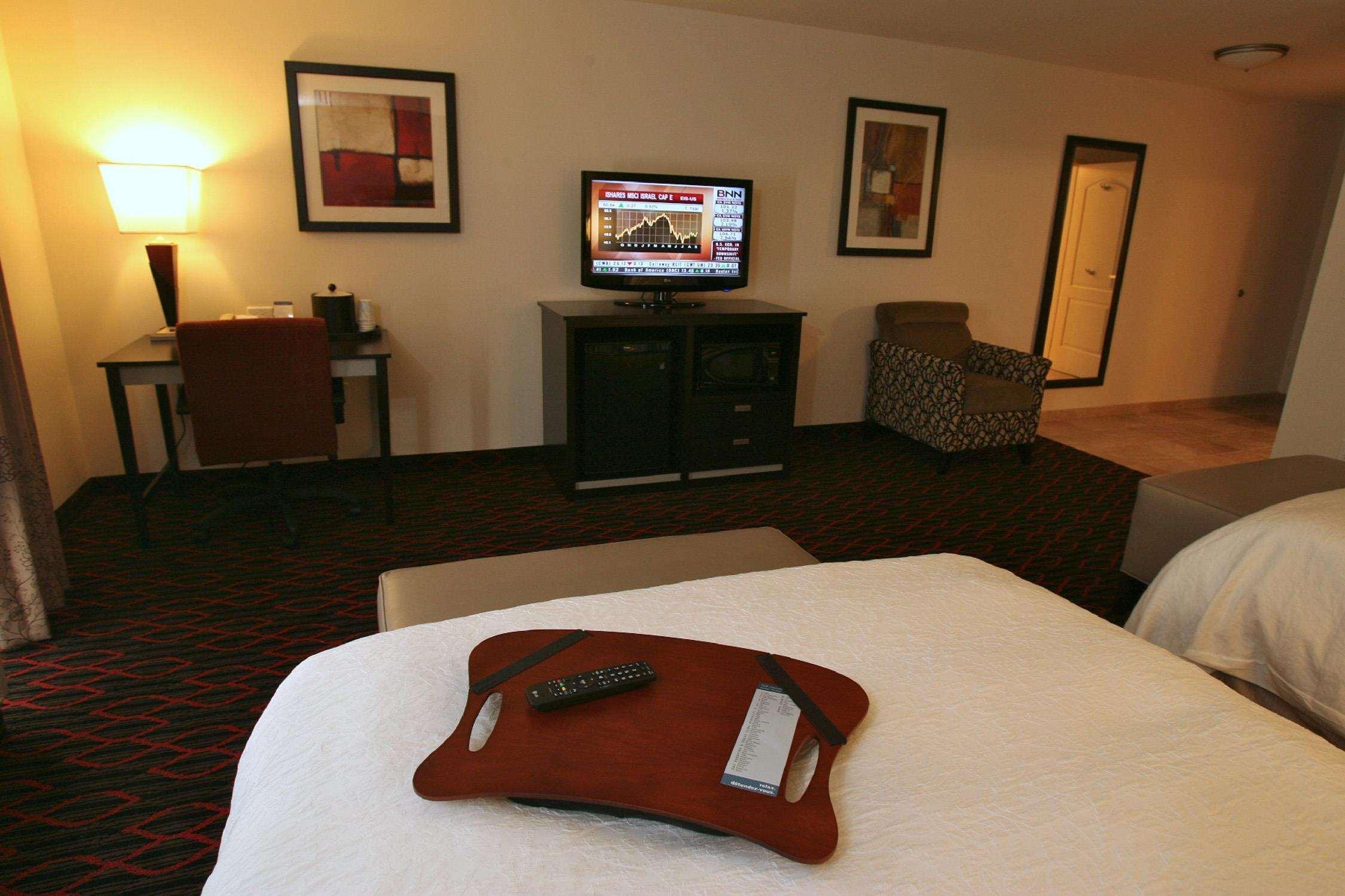Hampton Inn & Suites Red Deer Penhold Szoba fotó