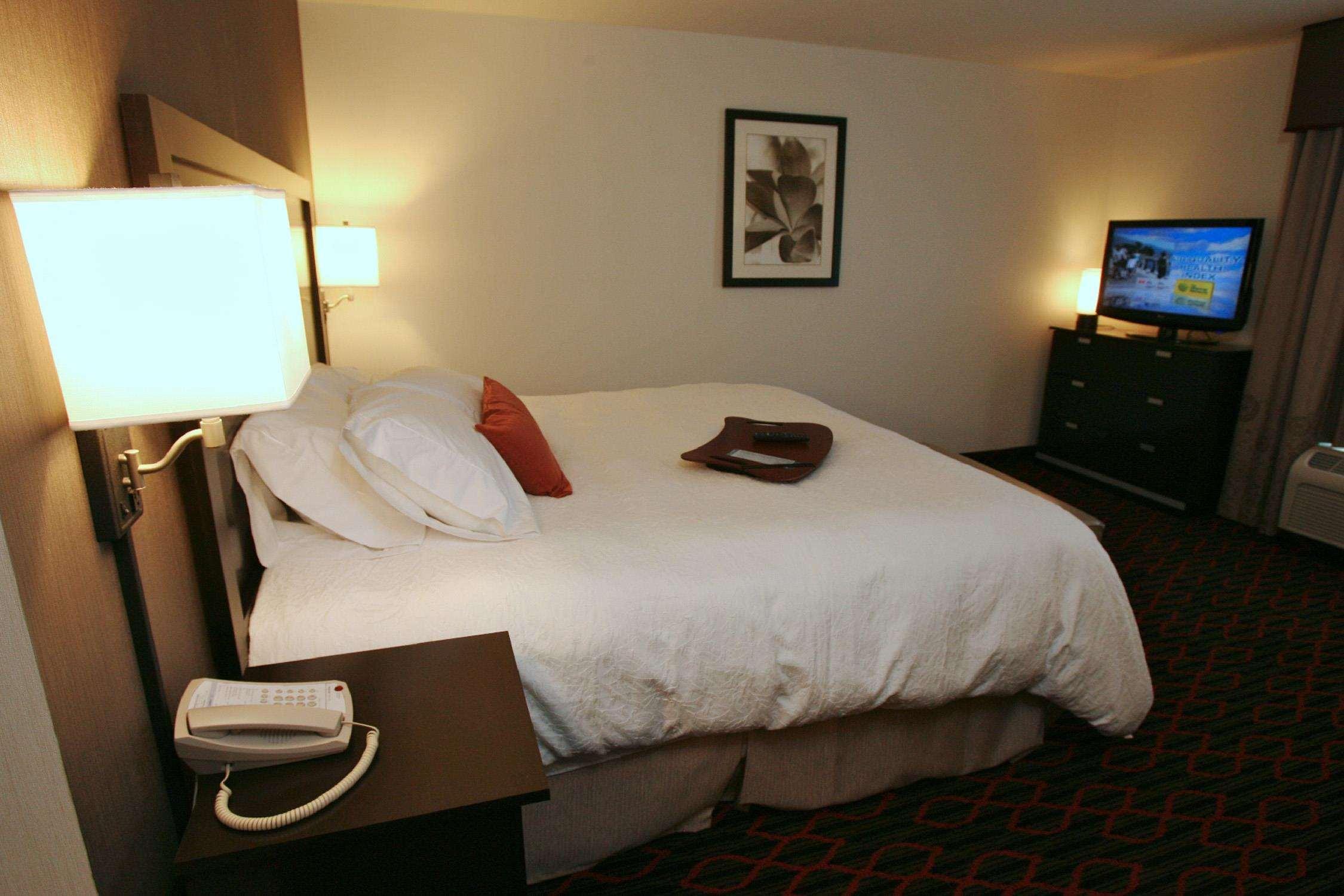 Hampton Inn & Suites Red Deer Penhold Szoba fotó