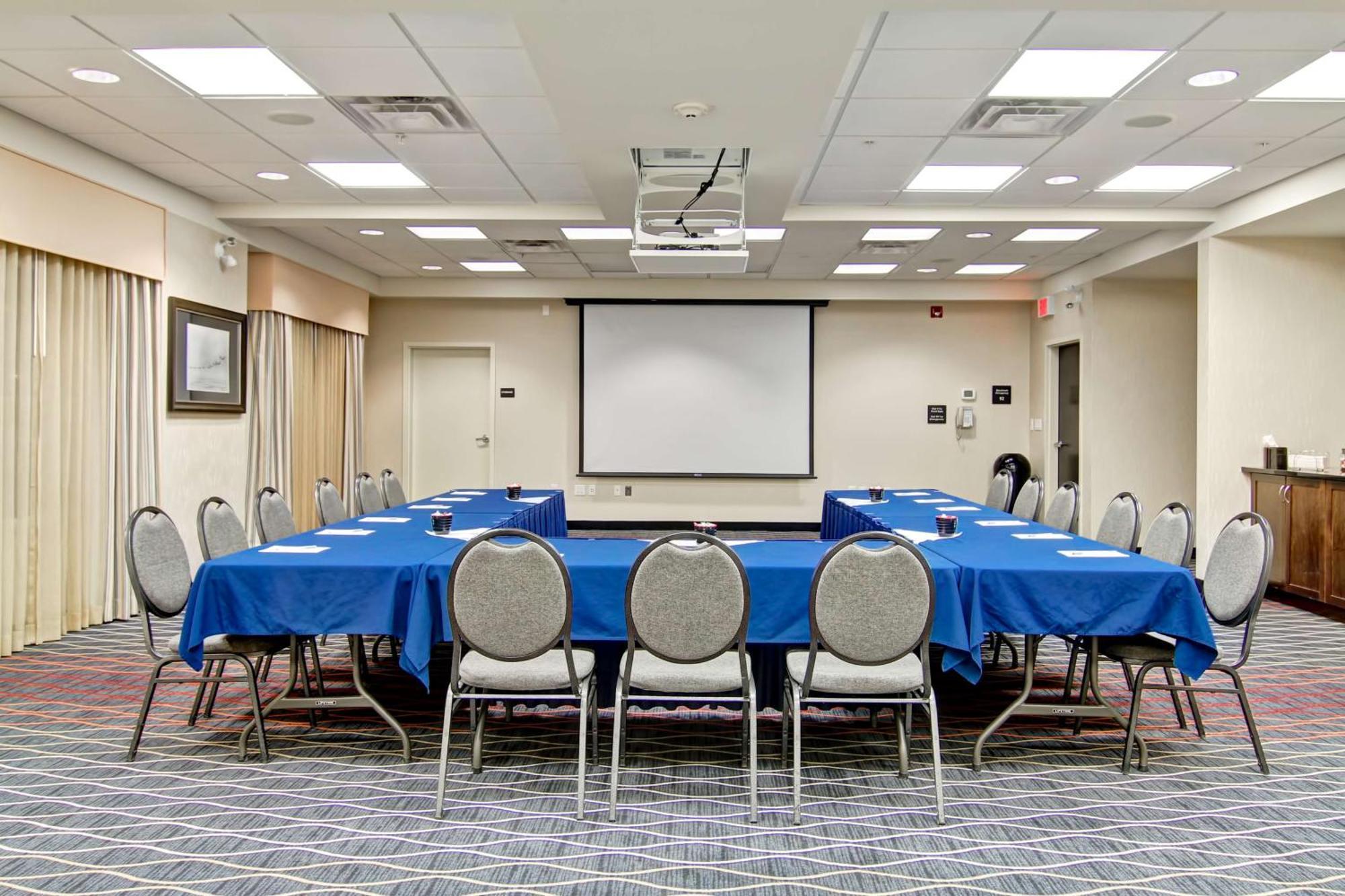 Hampton Inn & Suites Red Deer Penhold Kültér fotó