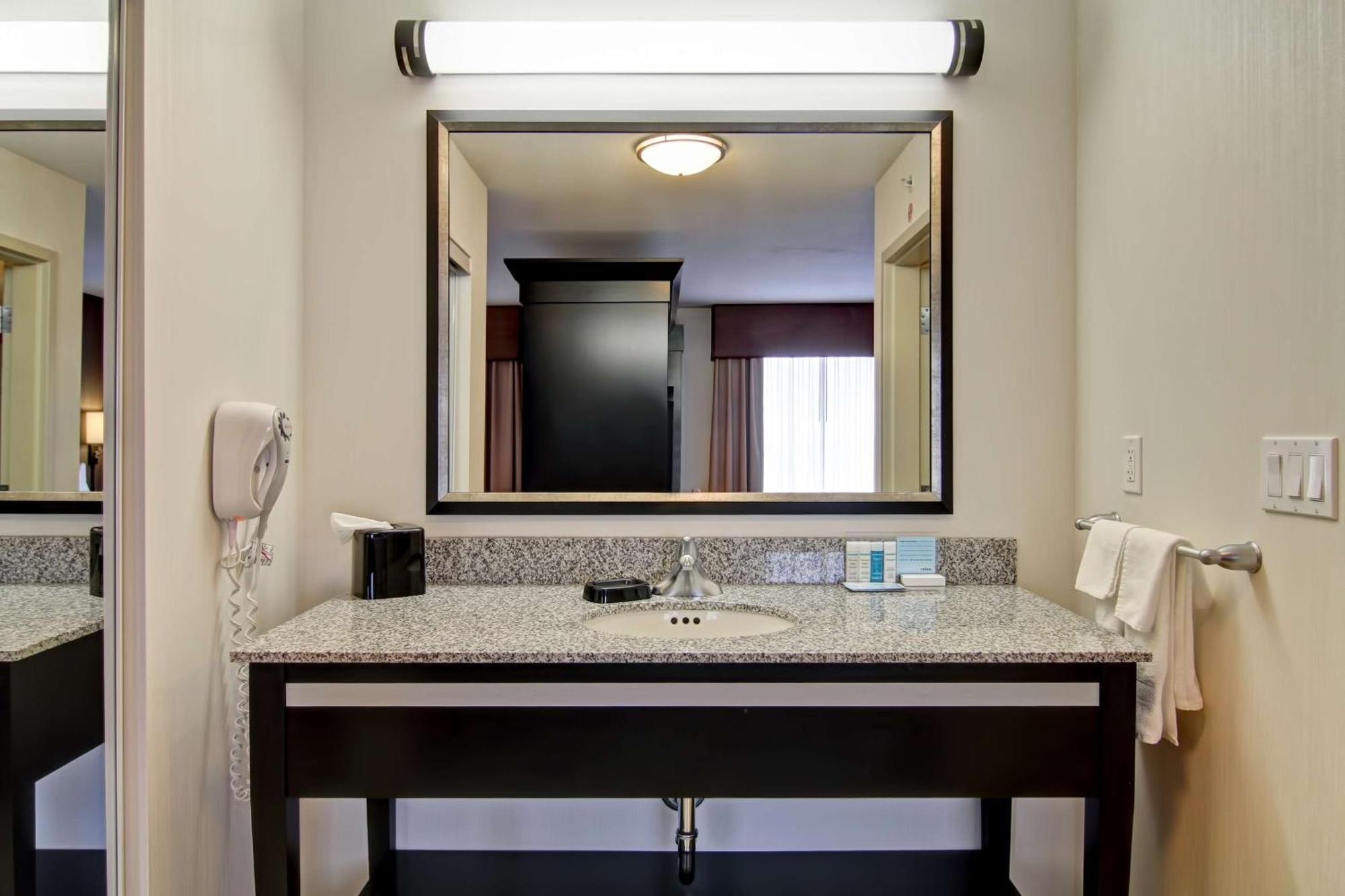 Hampton Inn & Suites Red Deer Penhold Kültér fotó