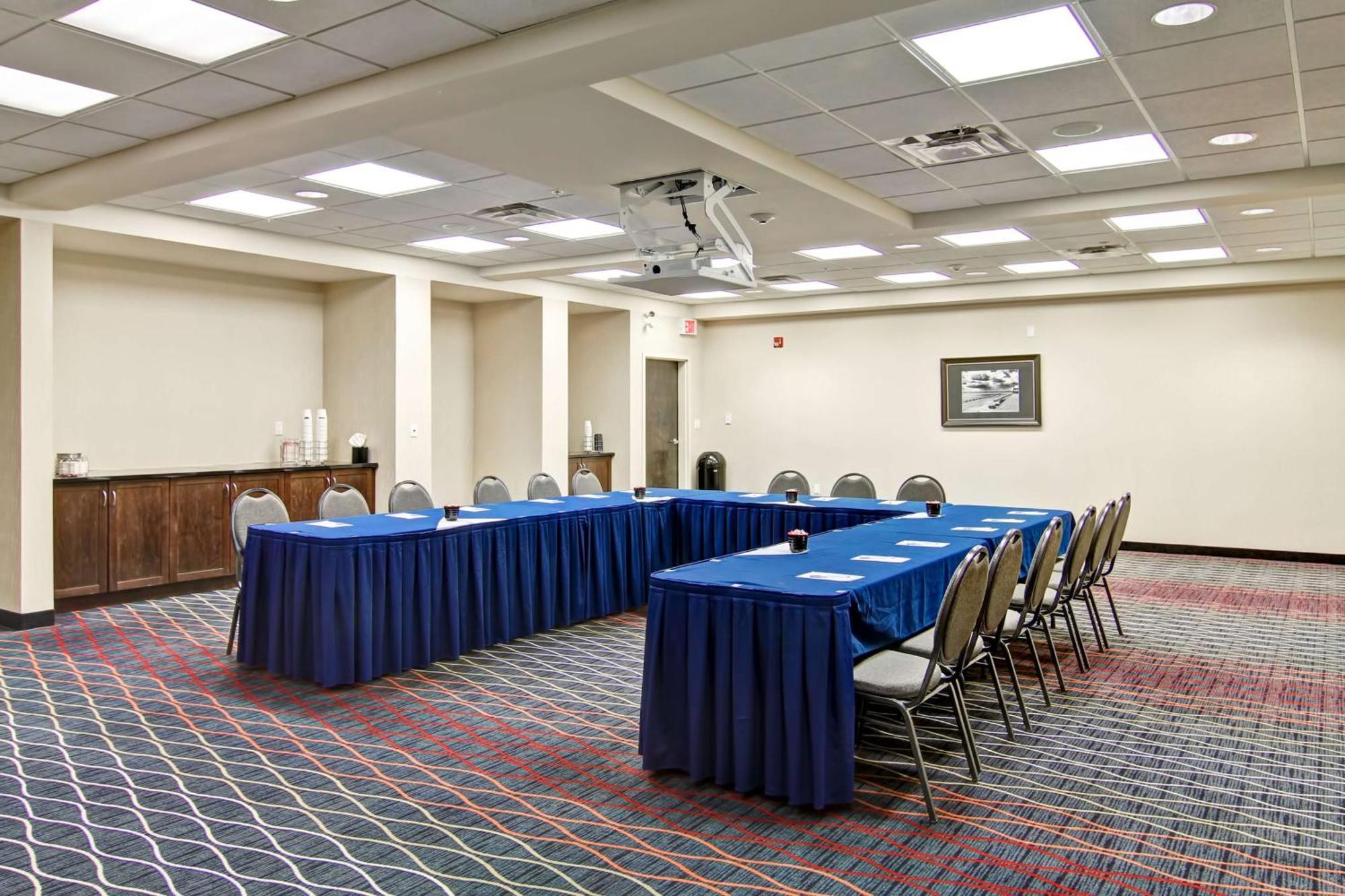 Hampton Inn & Suites Red Deer Penhold Kültér fotó