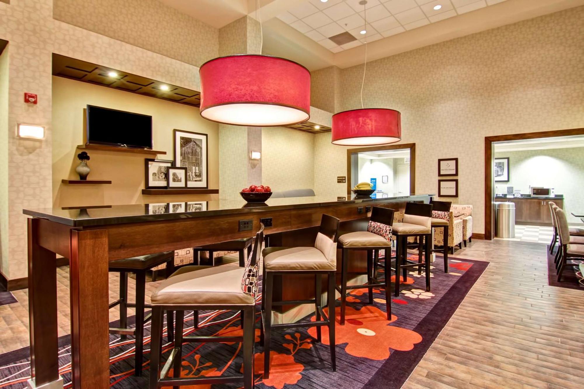 Hampton Inn & Suites Red Deer Penhold Kültér fotó