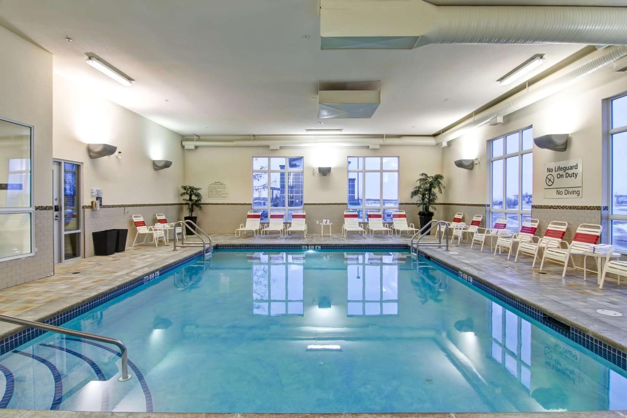 Hampton Inn & Suites Red Deer Penhold Kültér fotó