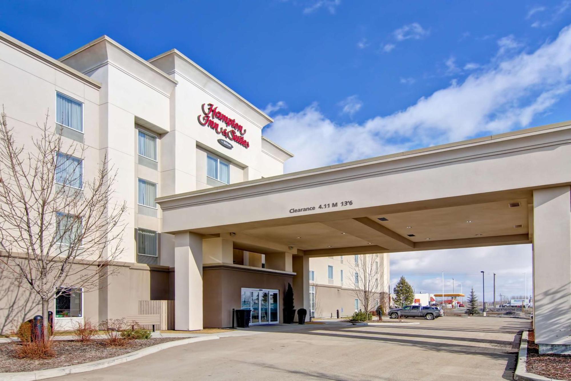 Hampton Inn & Suites Red Deer Penhold Kültér fotó