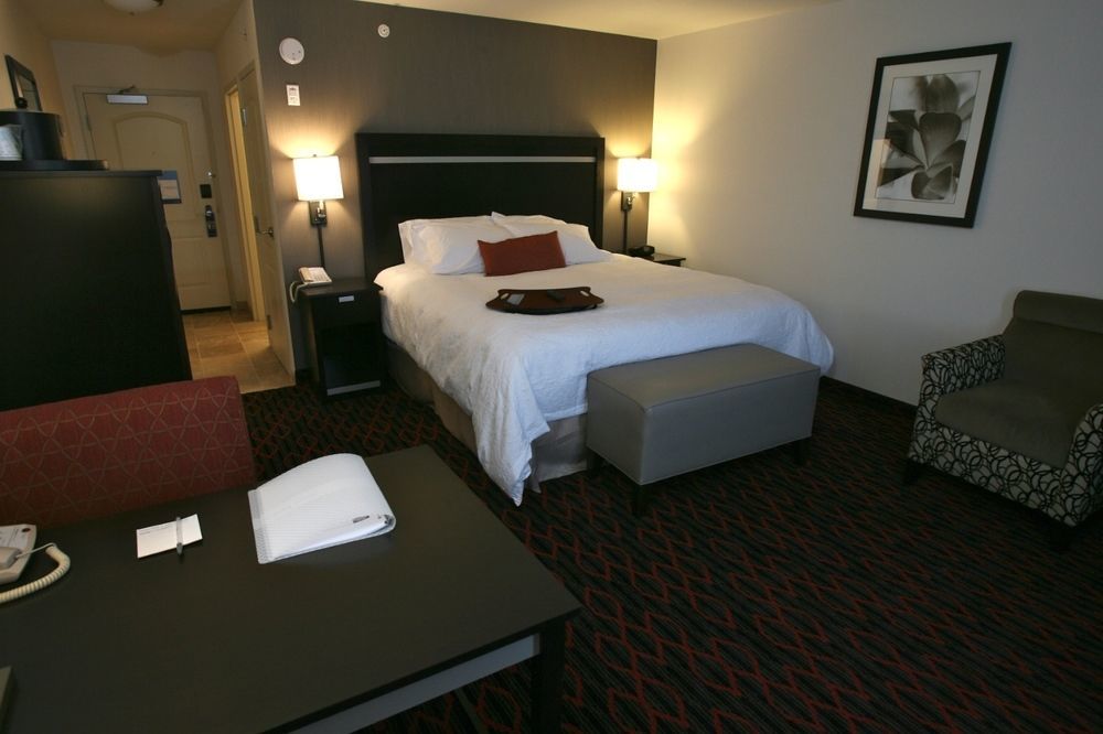 Hampton Inn & Suites Red Deer Penhold Kültér fotó